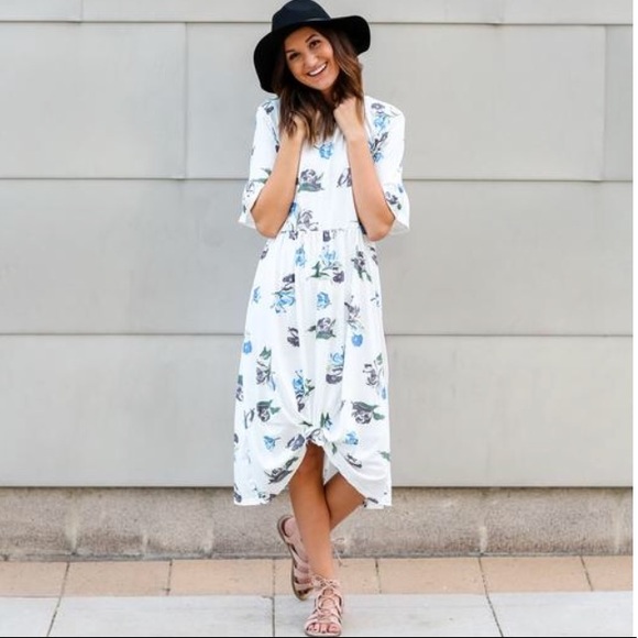 📸Insta-Chic HP📸 White Floral Midi Dress - Picture 3 of 4